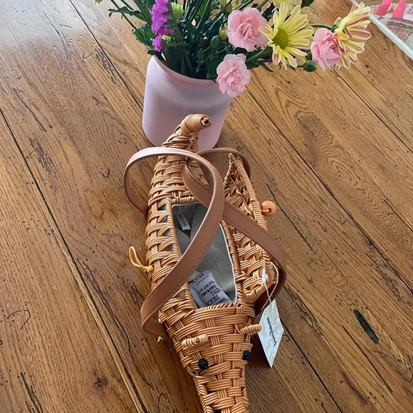 NWT- Tommy Bahama Tan Crocodile Woven Bag - Picture 7 of 7